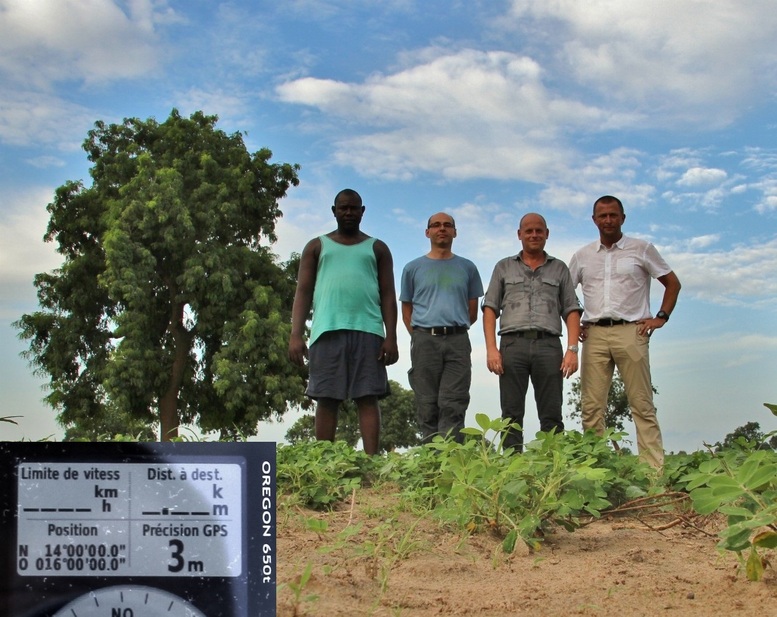 Jean-Luc, Joost, Philippe and the owner (right to left), and the GPS