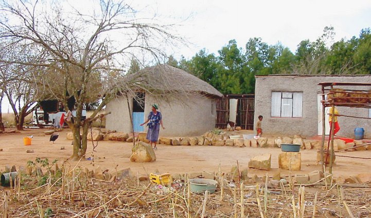 House. Only 2 women and 2 children live here